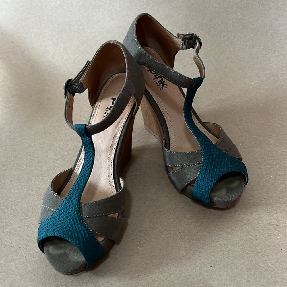 PINK STUDIOS Loleta Peep toe wedge shoes
